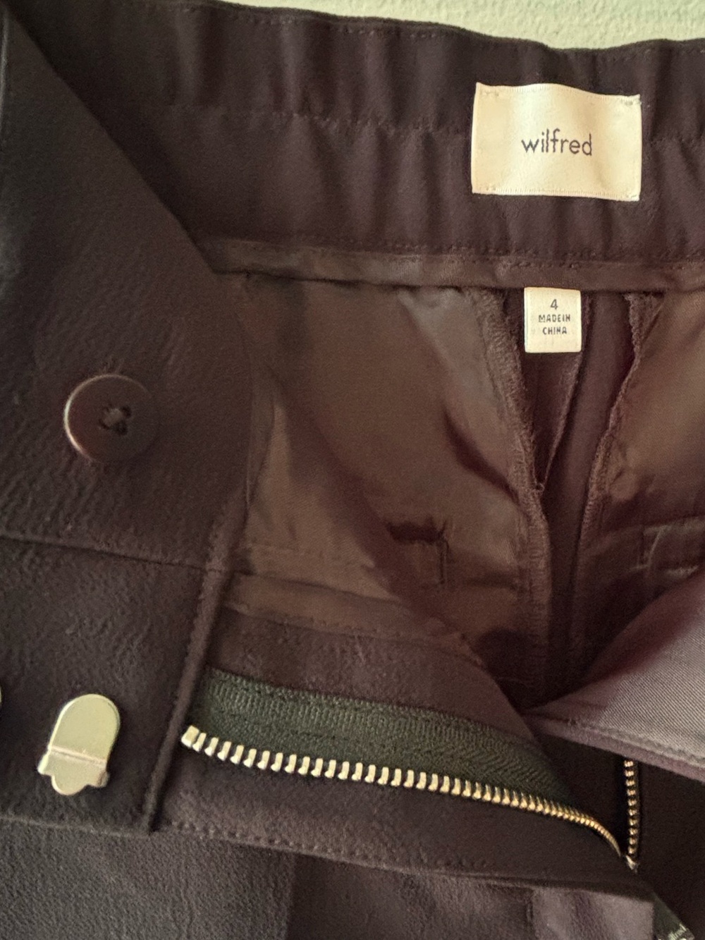 Wilfred Aritzia NWOT High Waisted Black Pleated Suiting Shorts SZ 4 Quiet Luxury - Picture 5 of 9